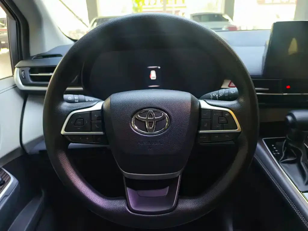 Toyota Granvia — фото 6