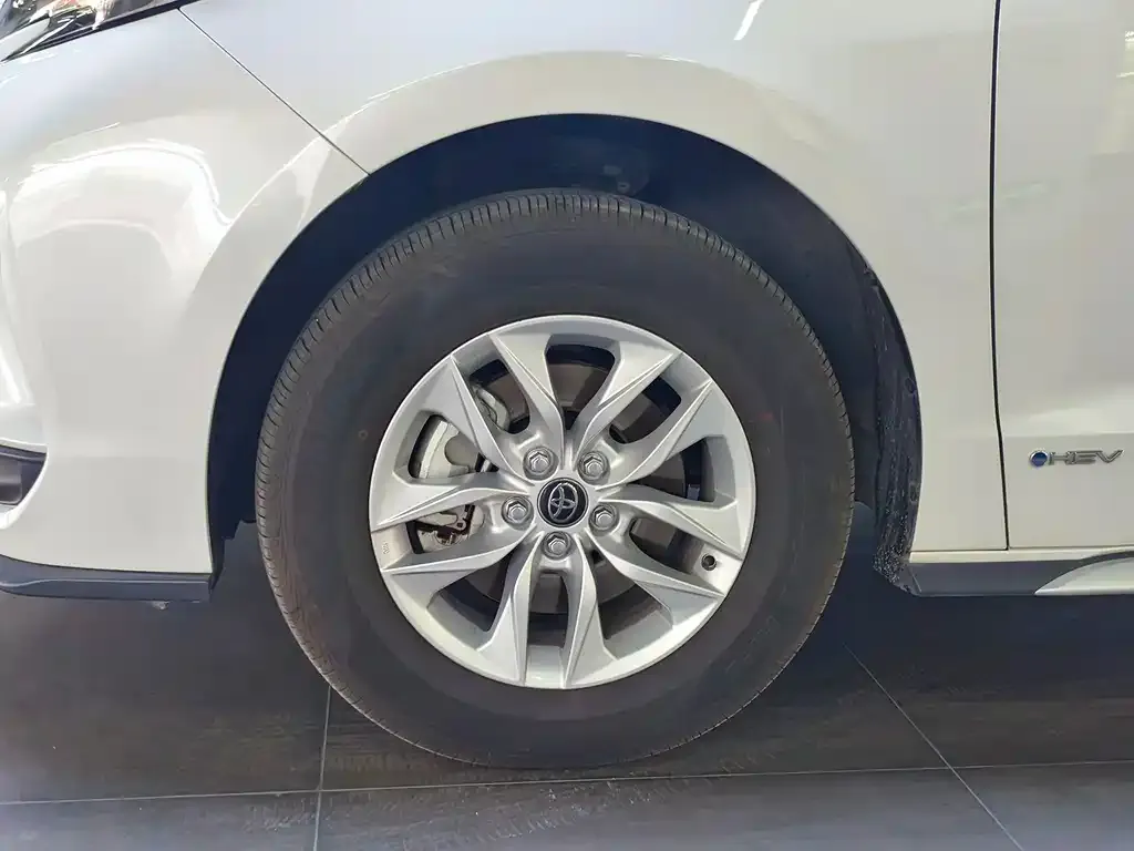 Toyota Granvia — фото 2
