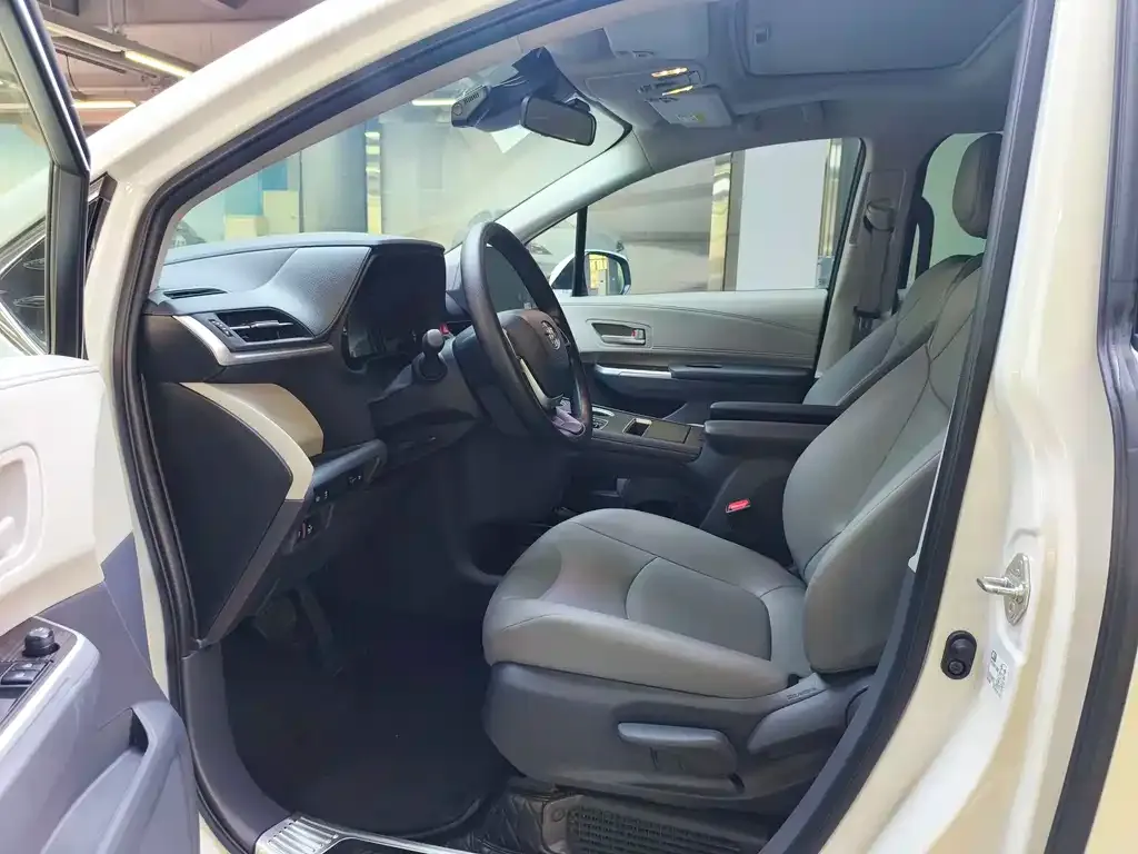 Toyota Granvia — фото 7