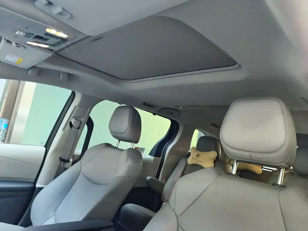 Toyota Granvia — фото 10
