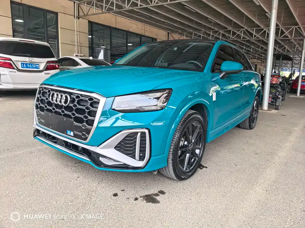 Audi Q2L — фото 1