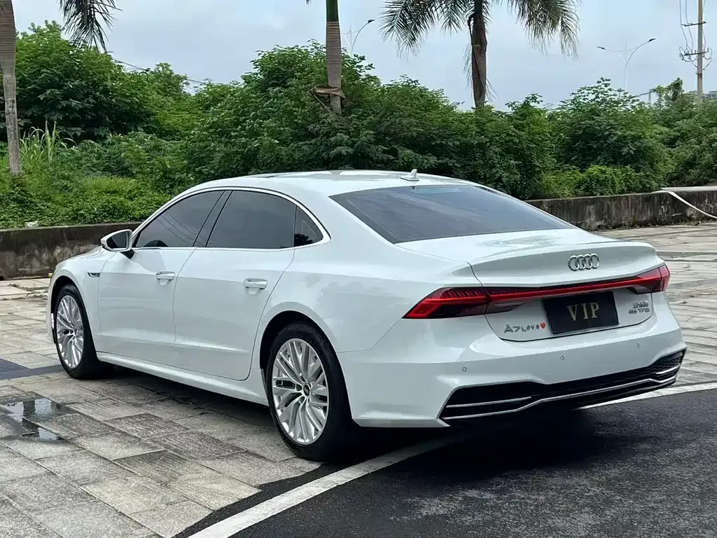 Audi A7L — фото 8