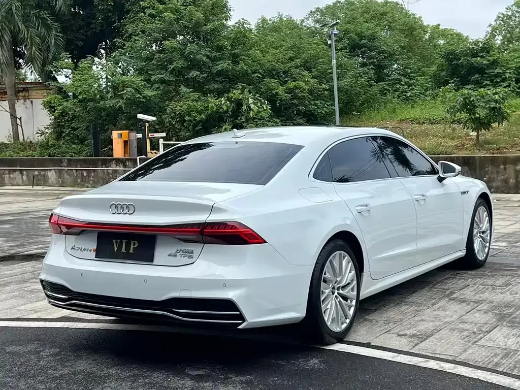 Audi A7L — фото 9