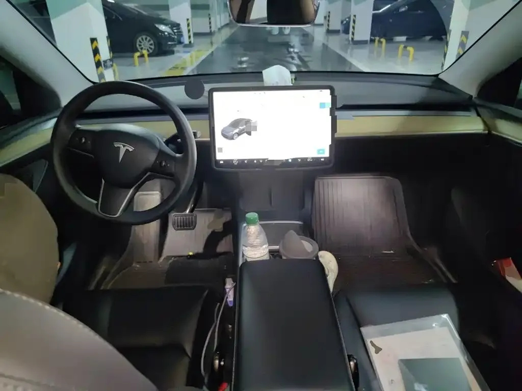 Tesla Model Y — фото 9