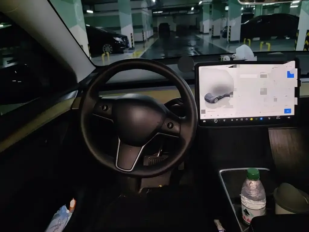 Tesla Model Y — фото 10