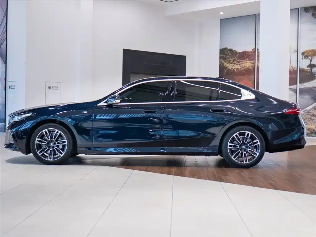 BMW 5 Series — фото 10