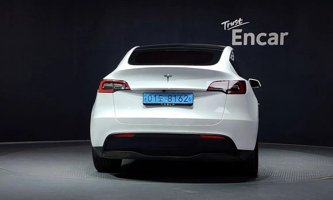 Tesla Model Y — фото 8