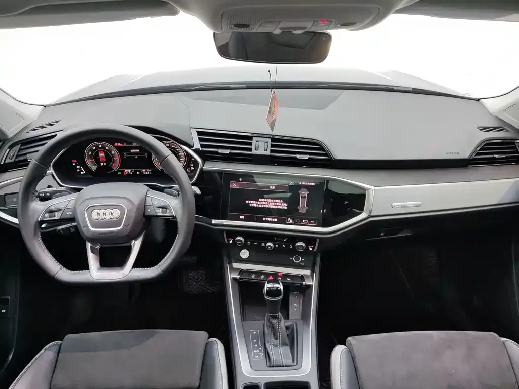 Audi Q3 — фото 10