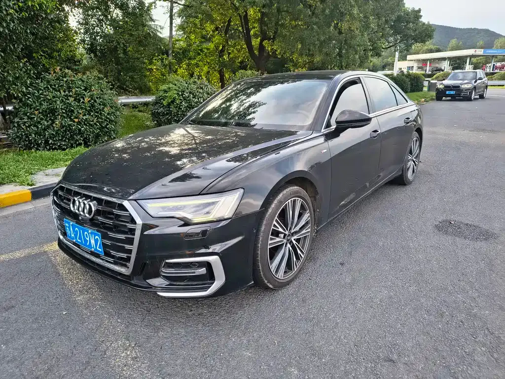 Audi A6L — фото 1