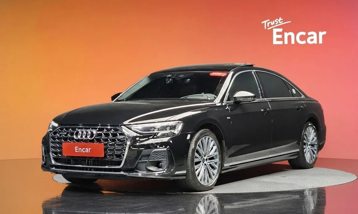 Audi A8 — фото 1