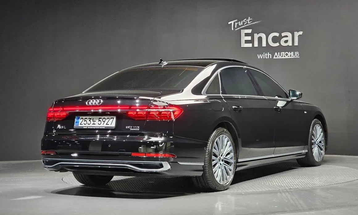 Audi A8 — фото 7