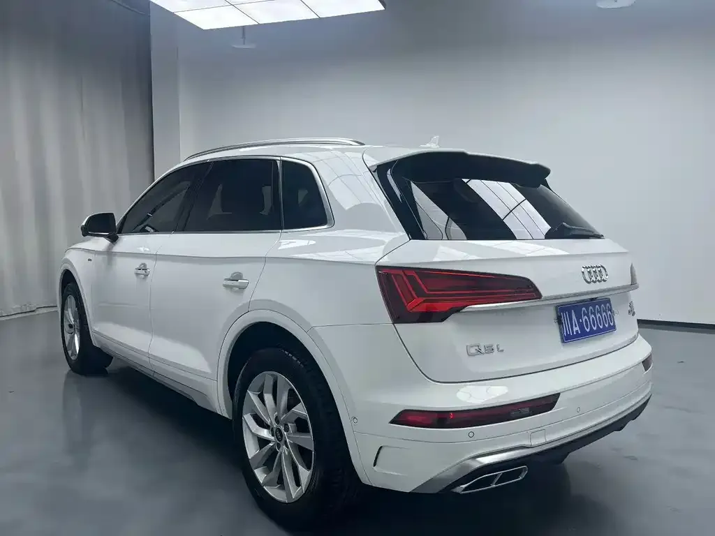 Audi Q5L — фото 3