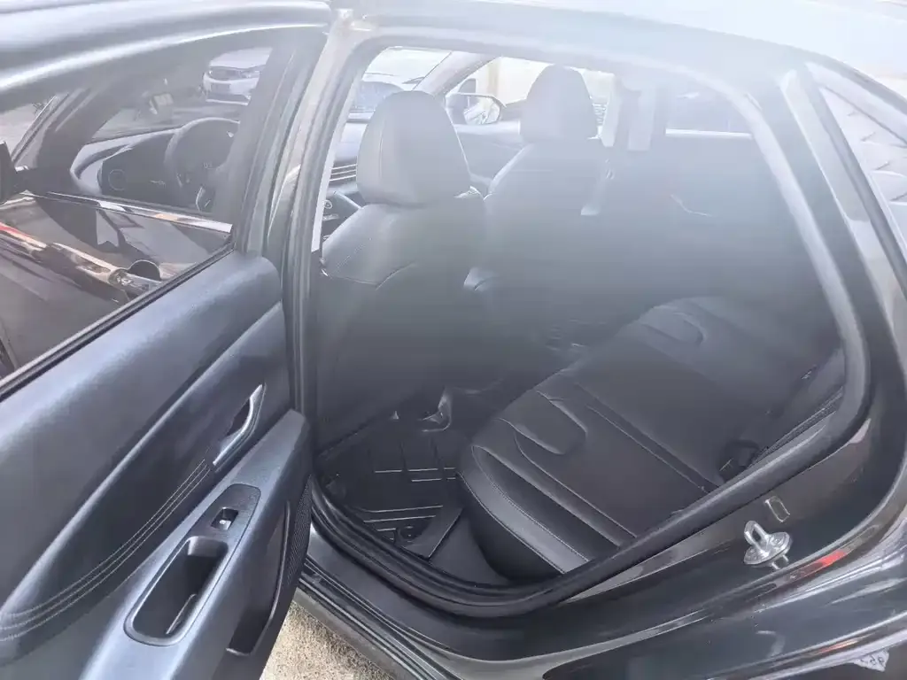 Hyundai Elantra 2024 из CN, фото 4