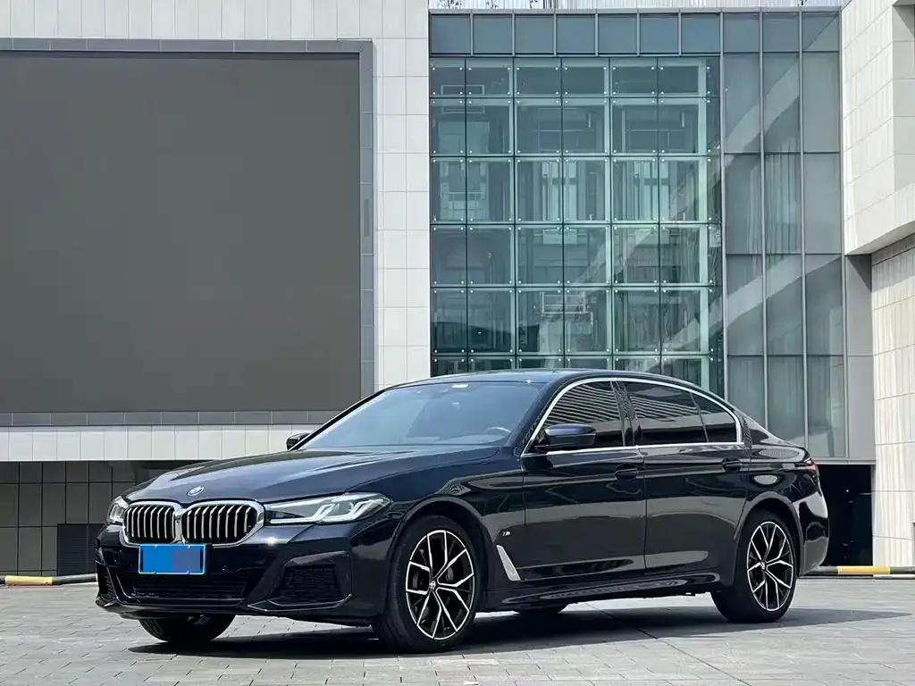 BMW 5 Series — фото 1