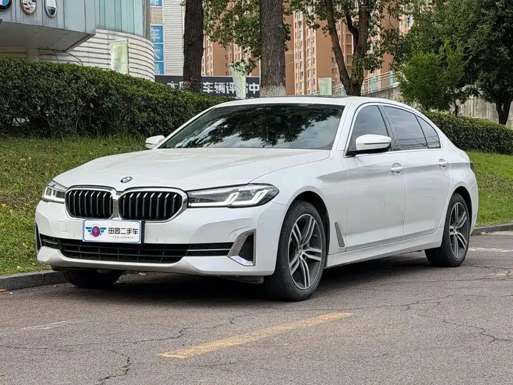 BMW 5 Series — фото 1
