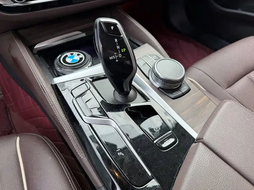 BMW 5 Series — фото 4