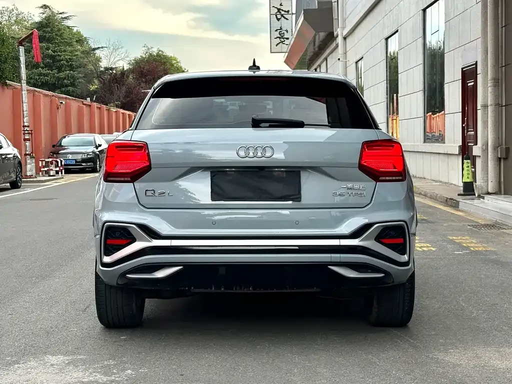 Audi Q2L — фото 6