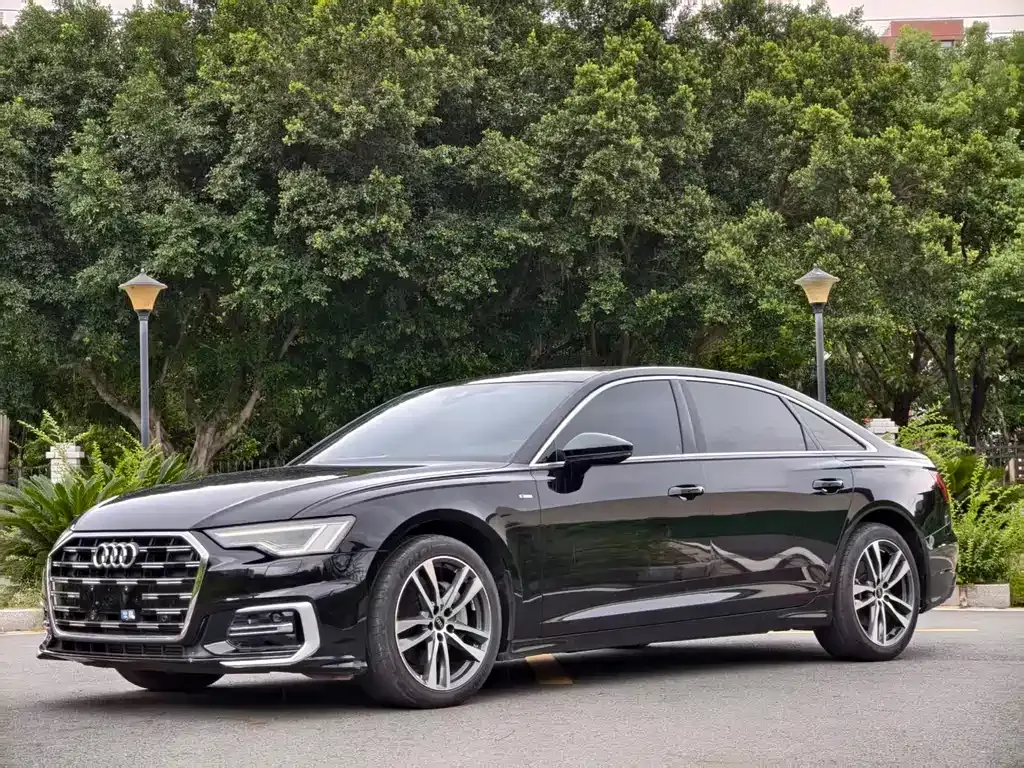 Audi A6L — фото 1