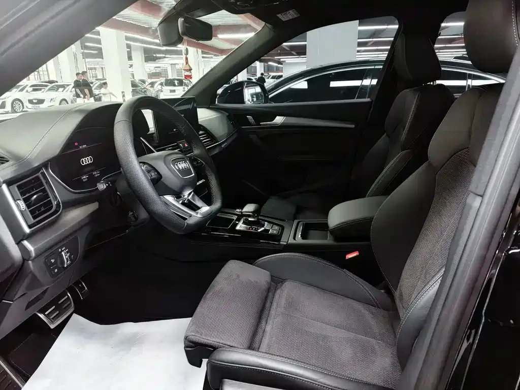Audi Q5L Sportback — фото 3