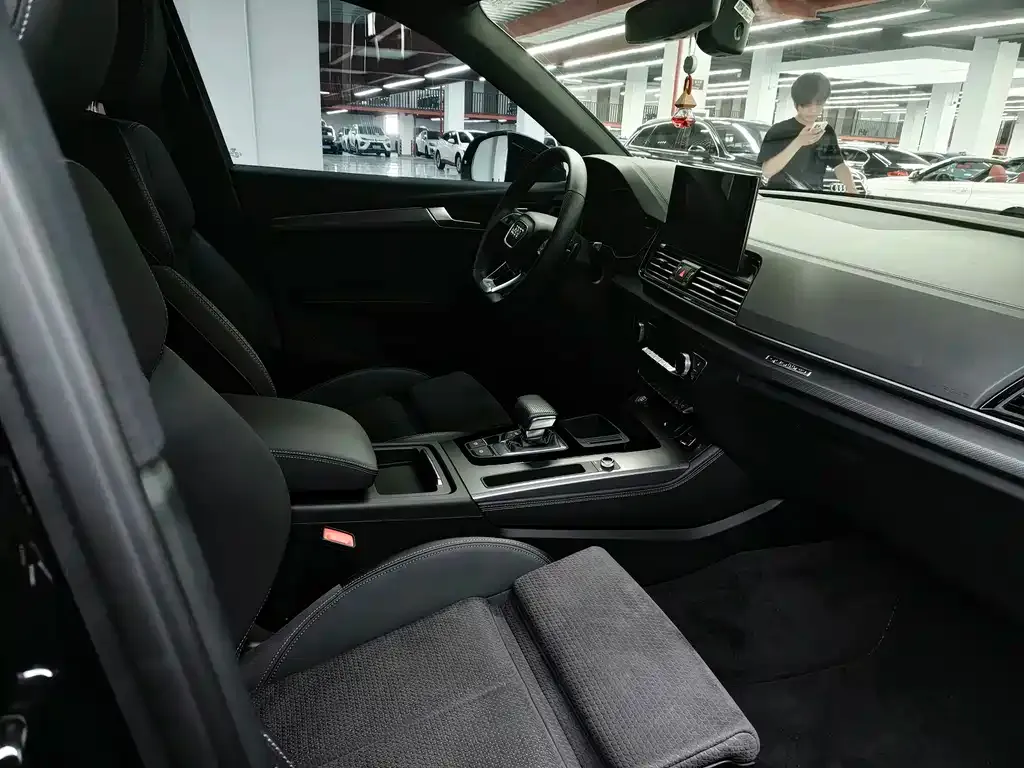 Audi Q5L Sportback — фото 4
