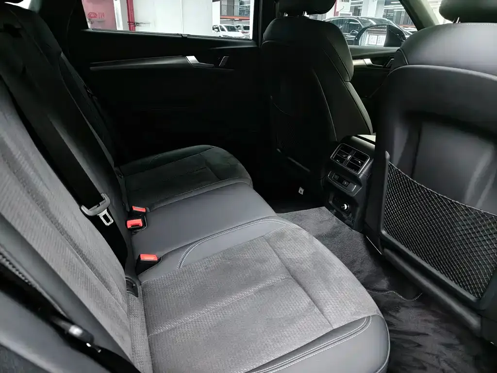 Audi Q5L Sportback — фото 6