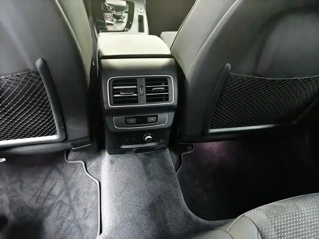 Audi Q5L Sportback — фото 10