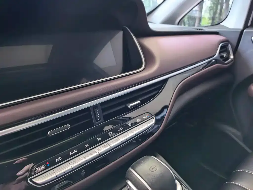 GAC Motor Trumpchi M6 — фото 4