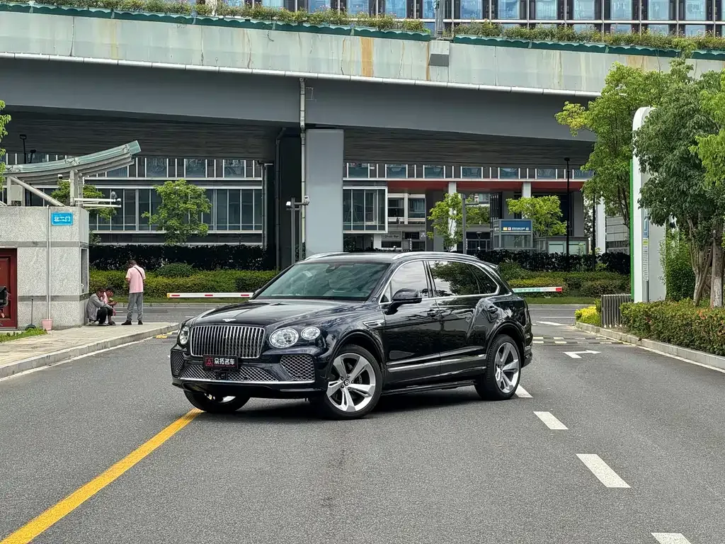 Bentley Bentayga — фото 1