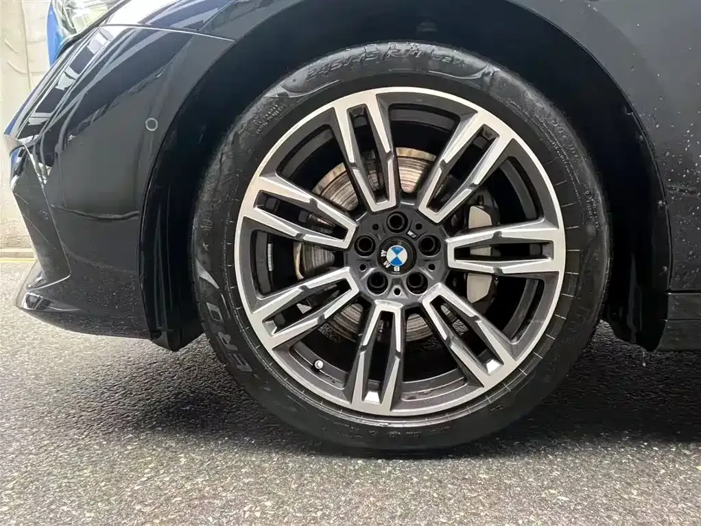 BMW 5 Series — фото 10