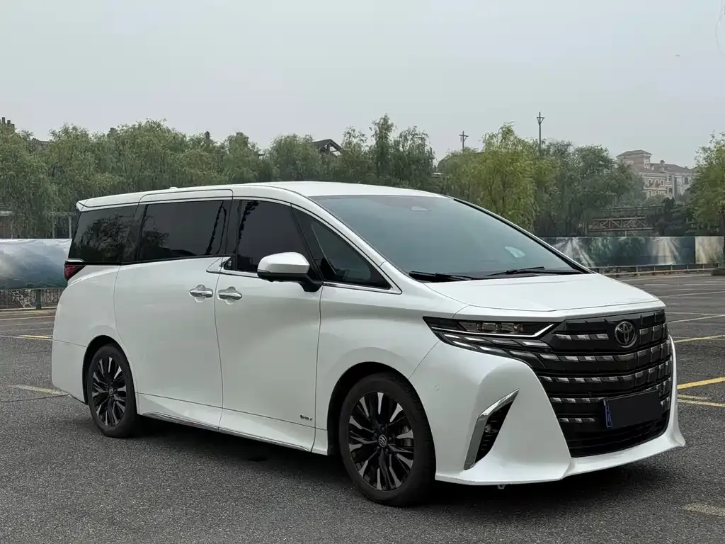 Toyota Alphard — фото 4