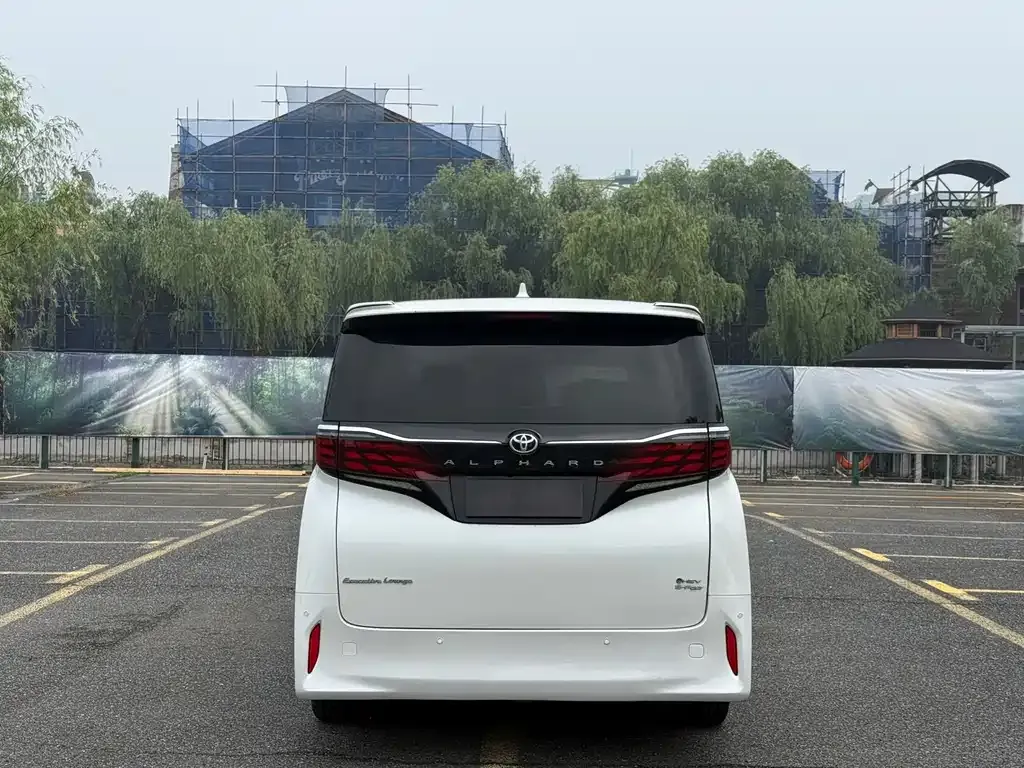 Toyota Alphard — фото 6