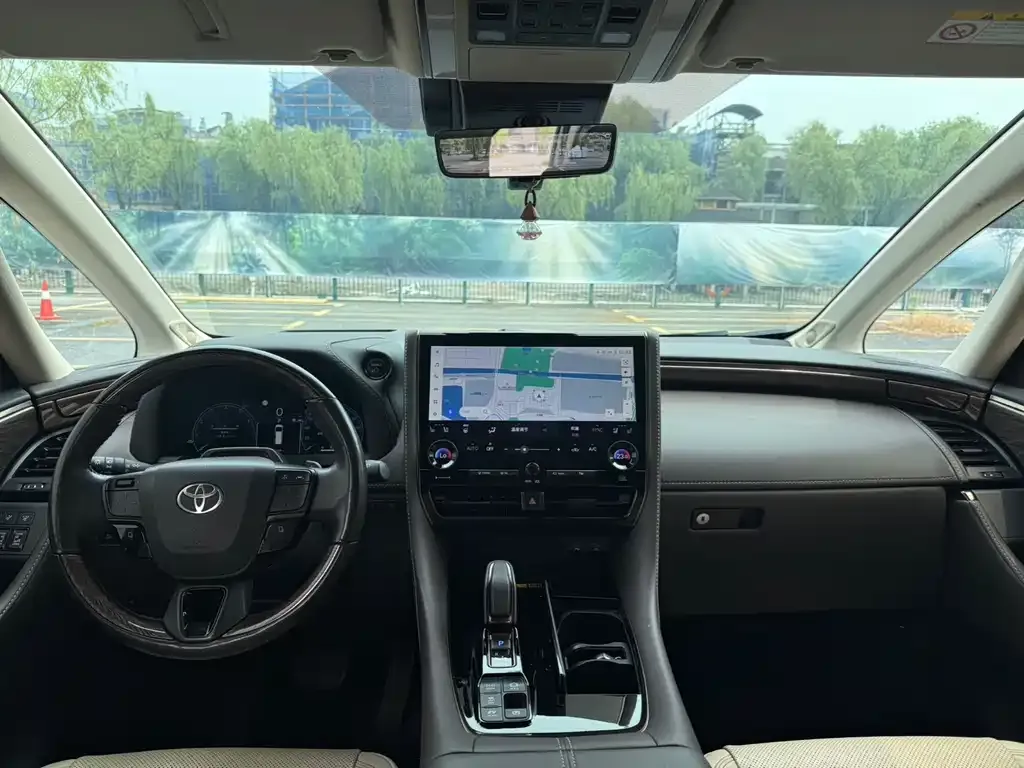 Toyota Alphard — фото 7