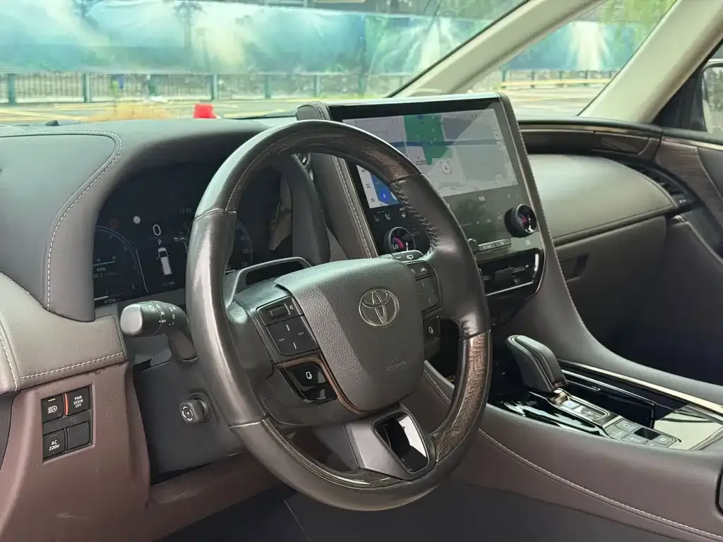 Toyota Alphard — фото 3