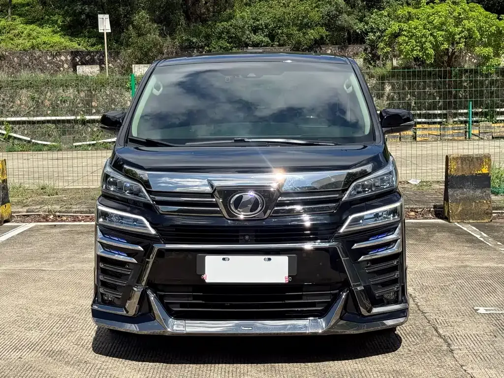 Toyota Vellfire — фото 4