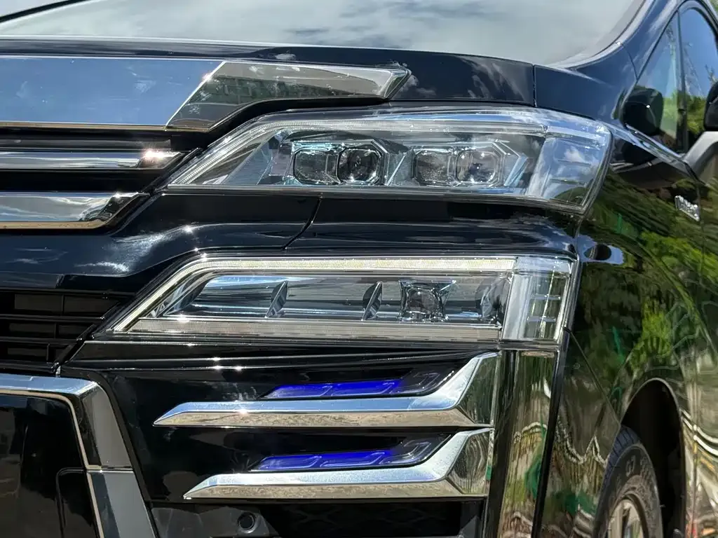 Toyota Vellfire — фото 7