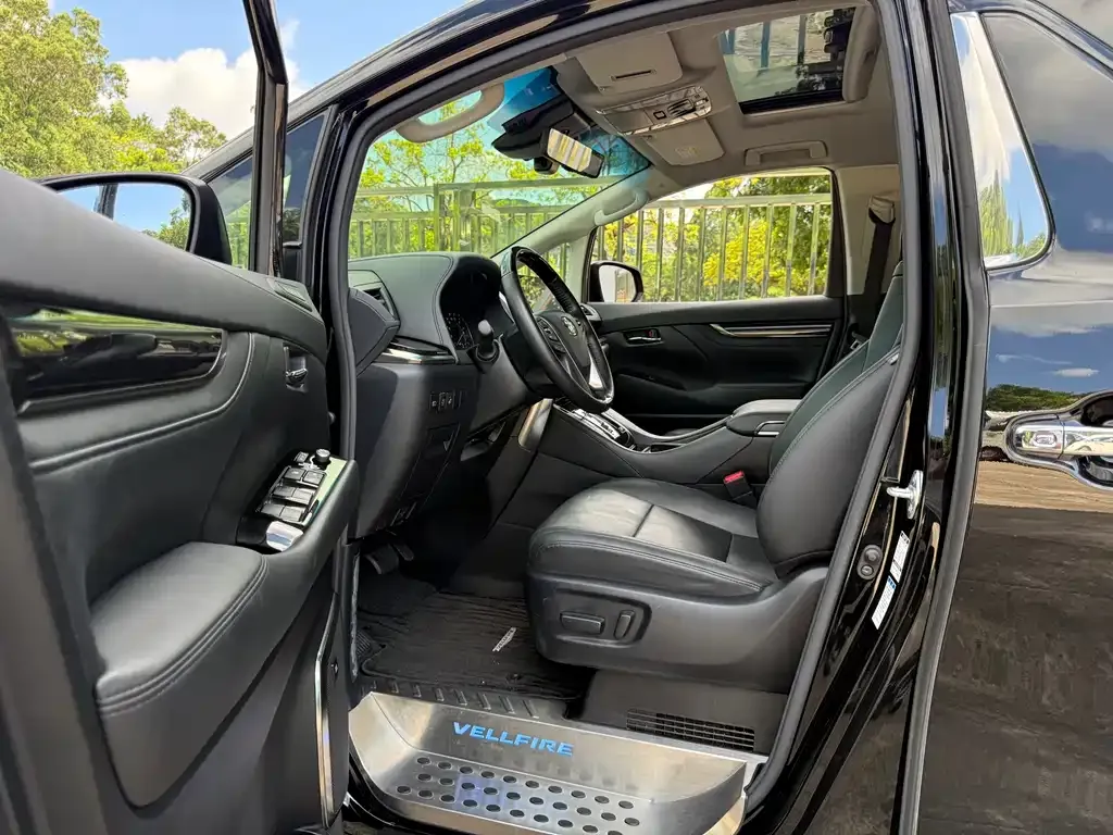 Toyota Vellfire — фото 9