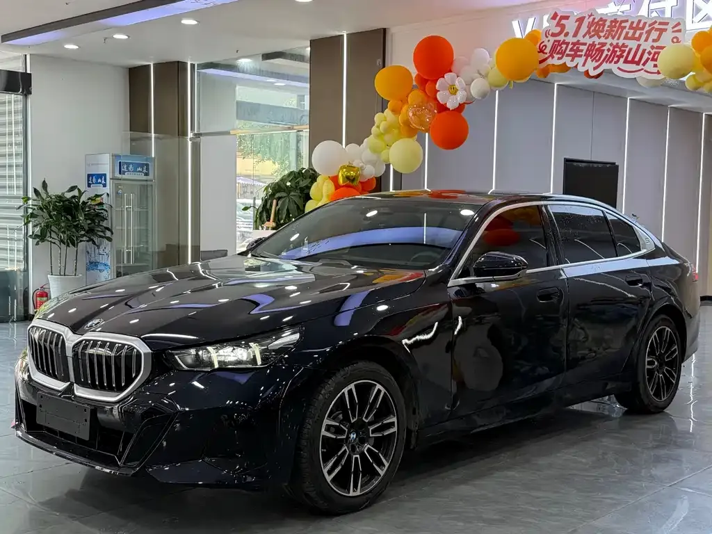 BMW 5 Series — фото 1