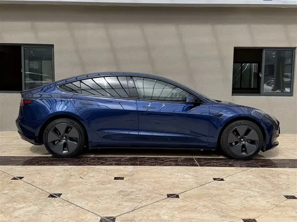 Tesla Model 3 — фото 10
