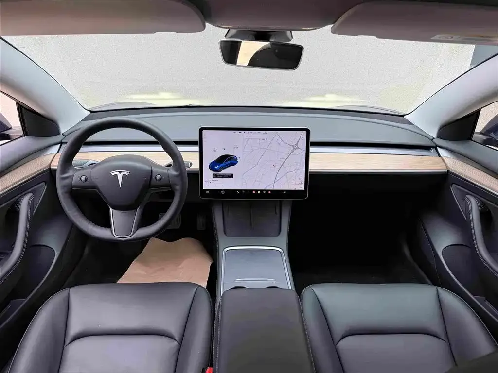 Tesla Model 3 — фото 2