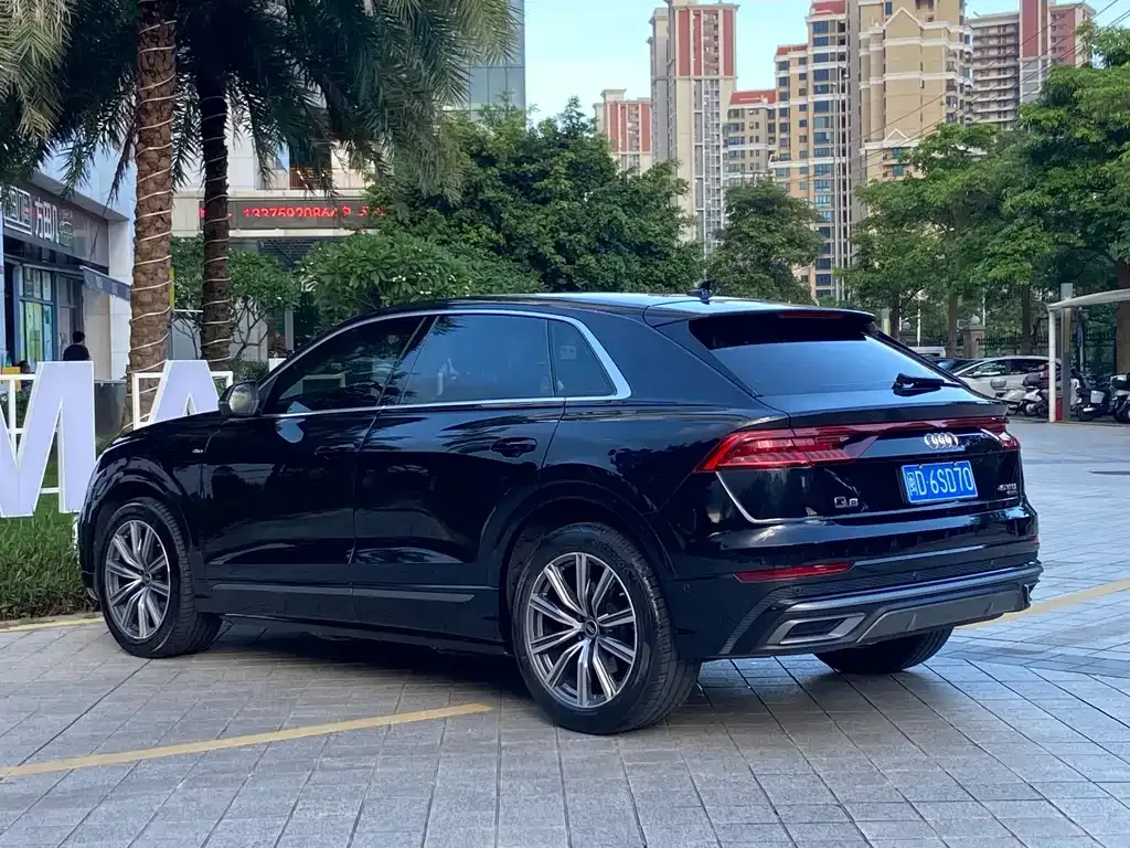 Audi Q8 — фото 6