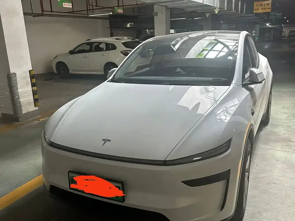 Tesla Model Y — фото 1