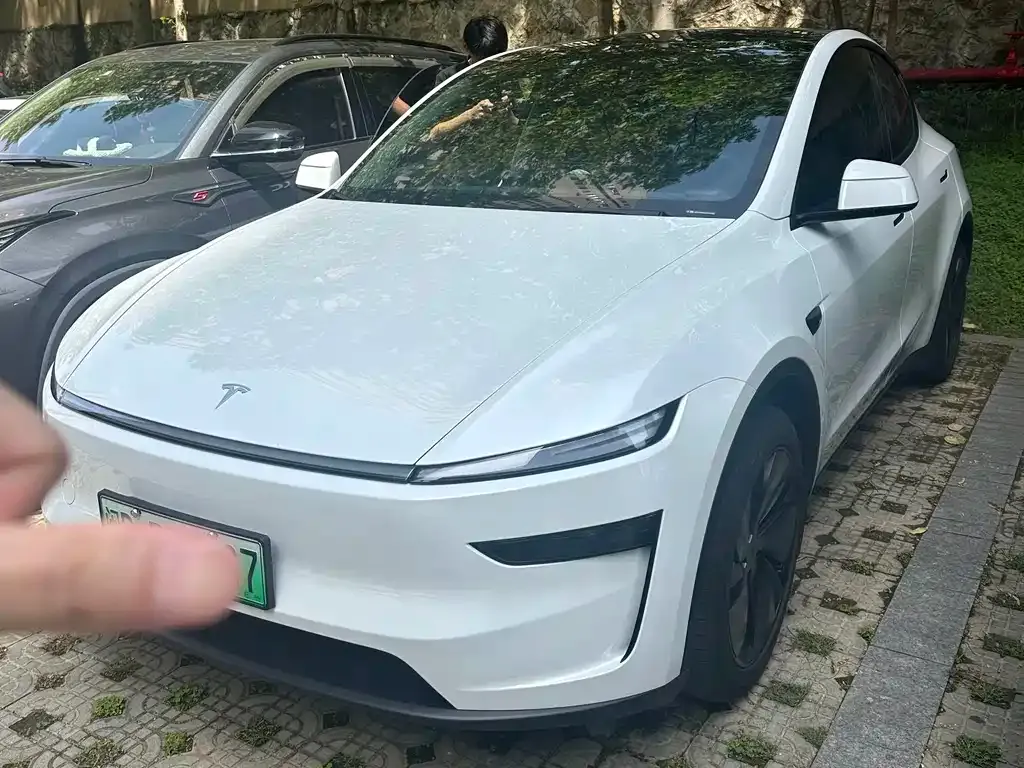 Tesla Model Y — фото 9