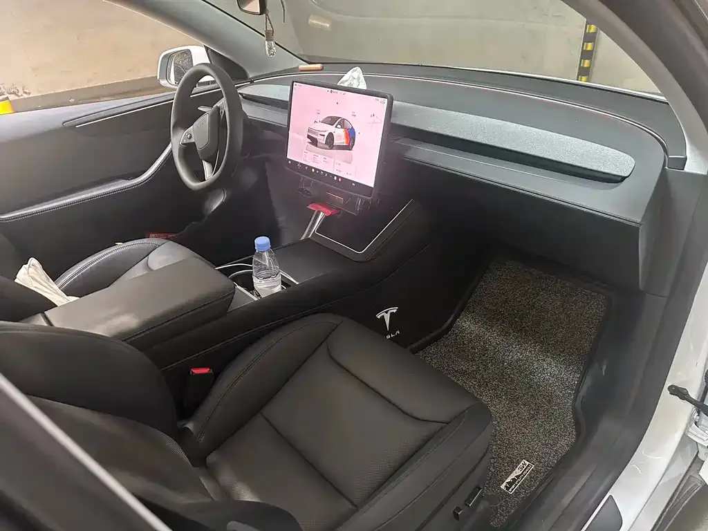Tesla Model Y — фото 2