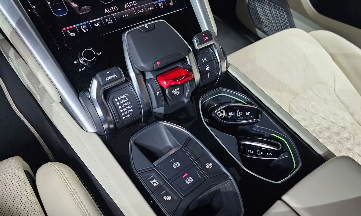 Lamborghini Urus 2023 из KR, фото 8