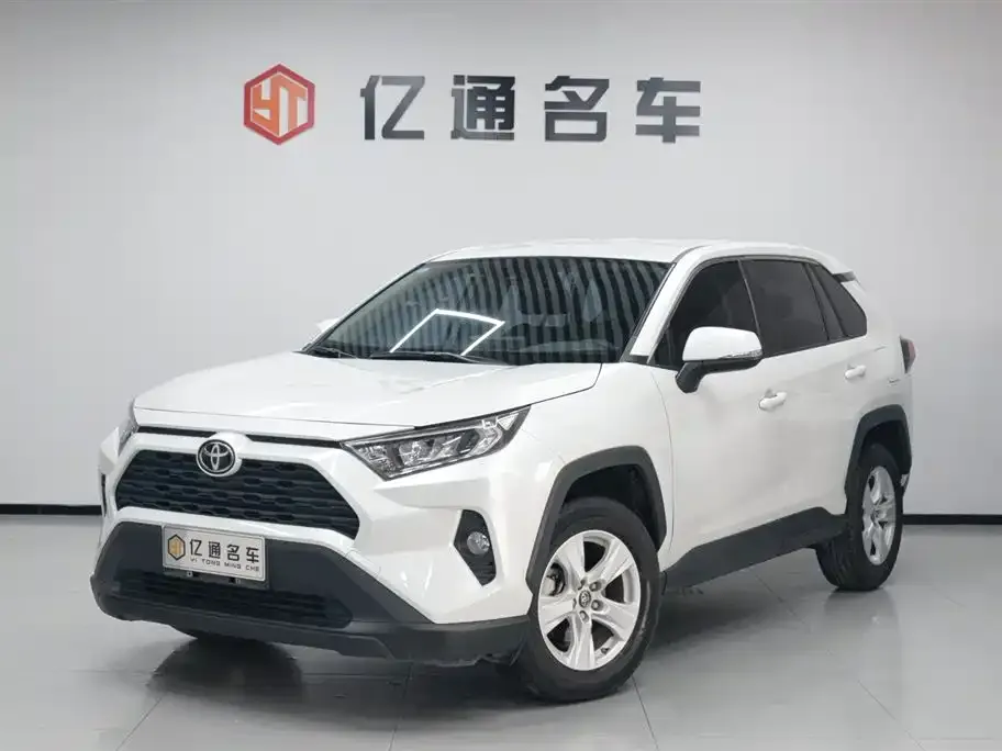 Toyota RAV4 — фото 1