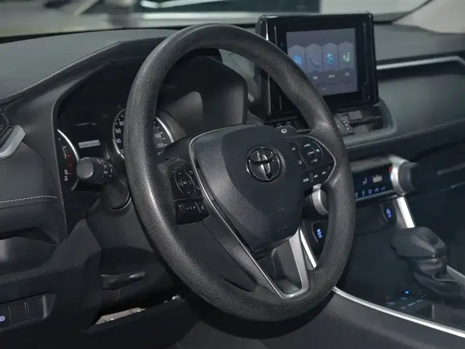Toyota RAV4 — фото 10