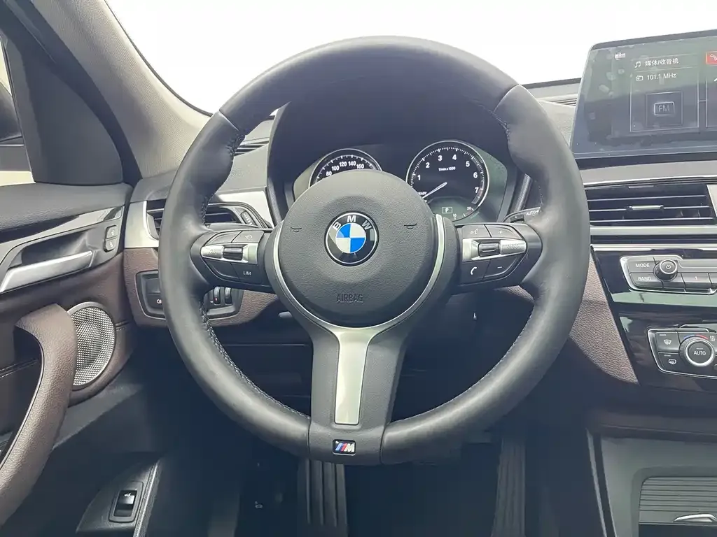 BMW X1 — фото 9
