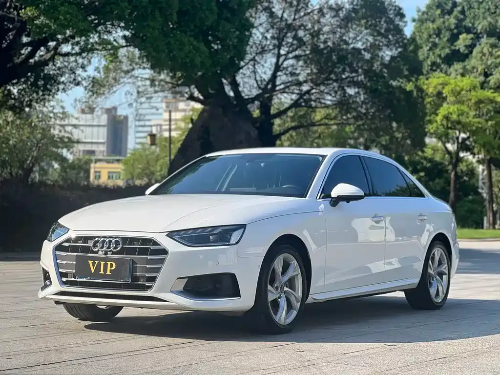Audi A4L — фото 1