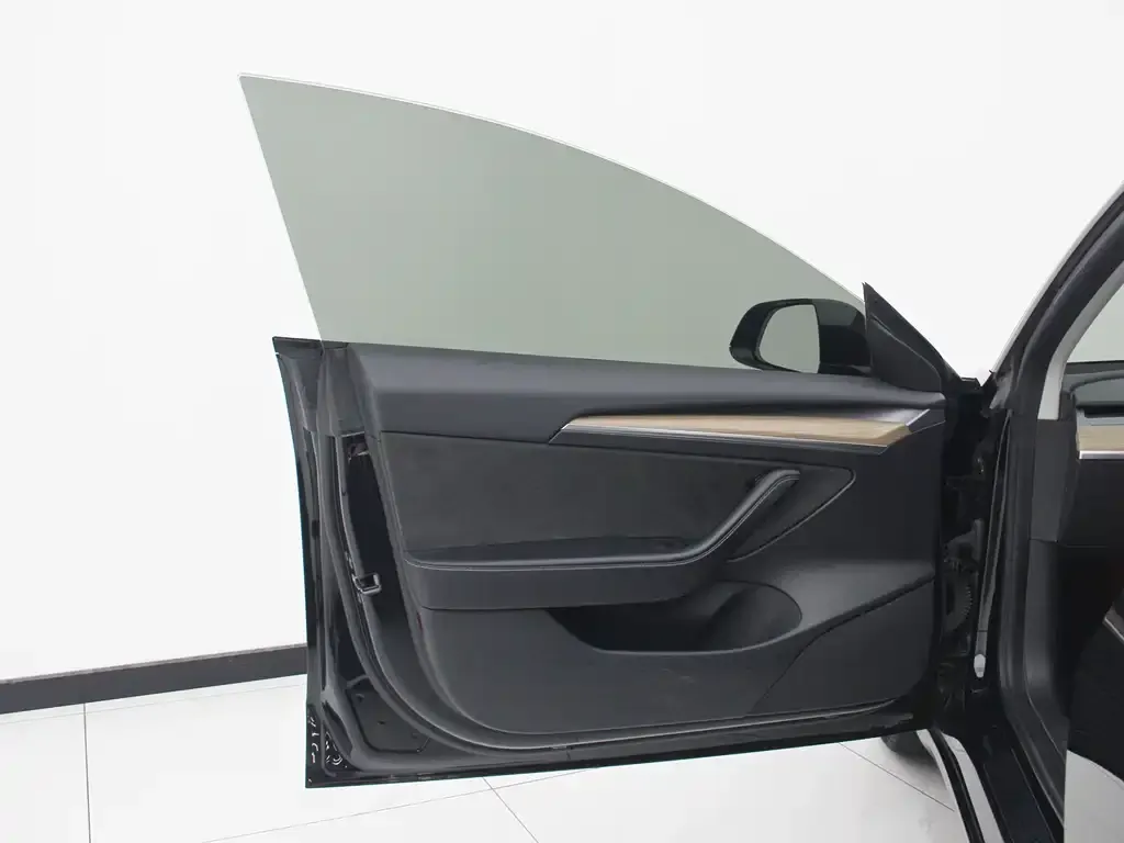 Tesla Model 3 — фото 2