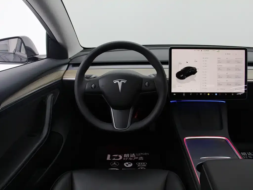Tesla Model 3 — фото 4